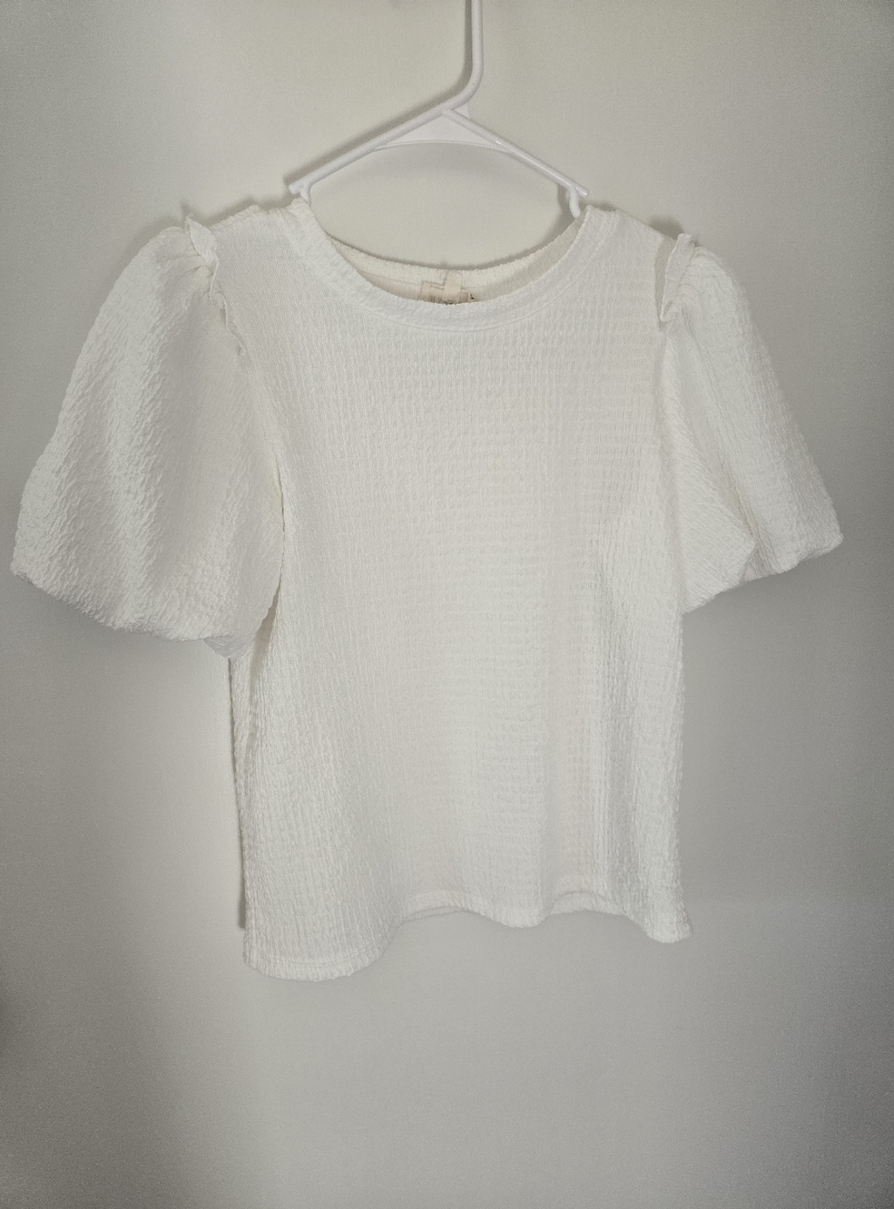 Hayden • Girls White Textured Puff-Sleeve Top